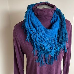 Fringy neck scarf